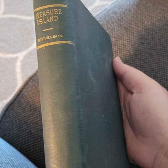 Other - Treasure island by Robert Louis stevenson book
